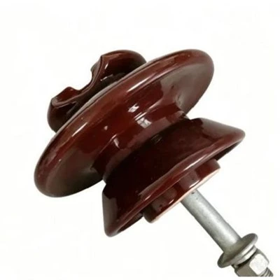 Geharde keramische isolator